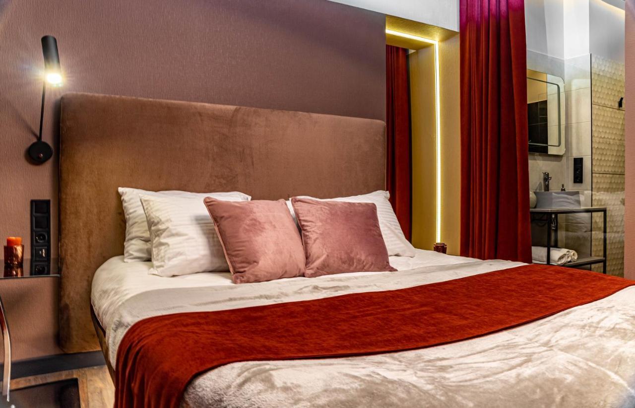 Luxury Upscale Apartments On 18 M Zhitomirska Киев Екстериор снимка